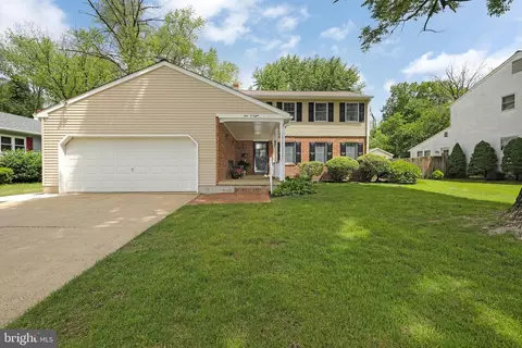 108 Holiday St, Mount Laurel, NJ 08054