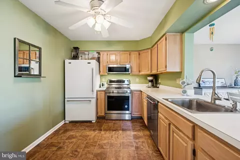 Kitchen - 41 Kettlebrook Dr, Mount Laurel, NJ 08054 photo 1 of 3