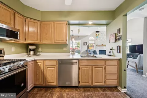 Kitchen - 41 Kettlebrook Dr, Mount Laurel, NJ 08054 photo 3 of 3