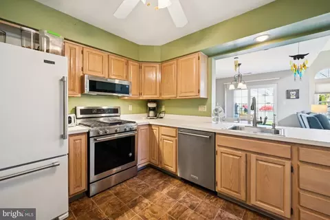 Kitchen - 41 Kettlebrook Dr, Mount Laurel, NJ 08054 photo 2 of 3