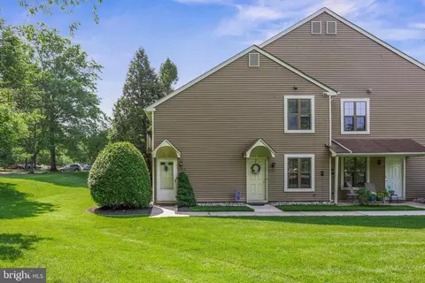 206 B Derry Hill Ct, Mount Laurel, NJ 08054