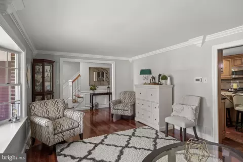 Entry Way - 4 Sequoia Dr, Cinnaminson, NJ 08077 photo 2 of 4