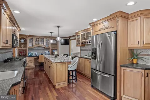 Kitchen - 4 Sequoia Dr, Cinnaminson, NJ 08077 photo 2 of 3
