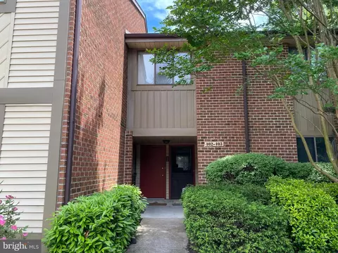 402 B Cypress Point Cir, Mount Laurel, NJ 08054