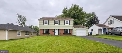 40 Marshal Ln, Willingboro, NJ 08046