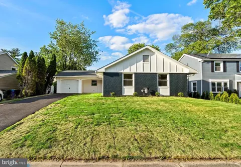 9 Pensdale Ln, Willingboro, NJ 08046