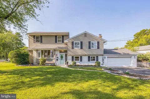 333 Farmdale Rd, Moorestown, NJ 08057