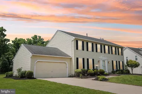 606 Saratoga Dr, Mount Laurel, NJ 08054