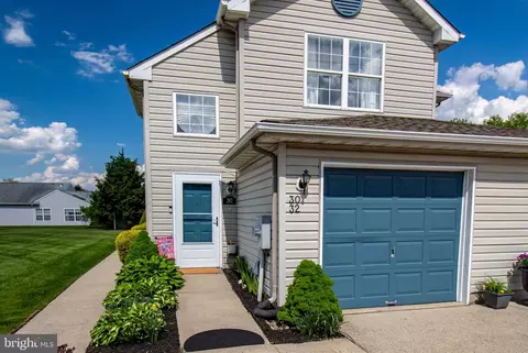 30 Palmer Sq, Edgewater Park, NJ 08010