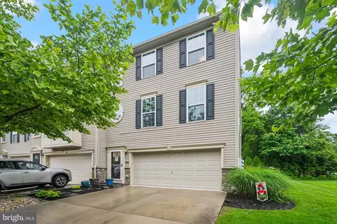 1 Wallace Rd, Mount Holly, NJ 08060