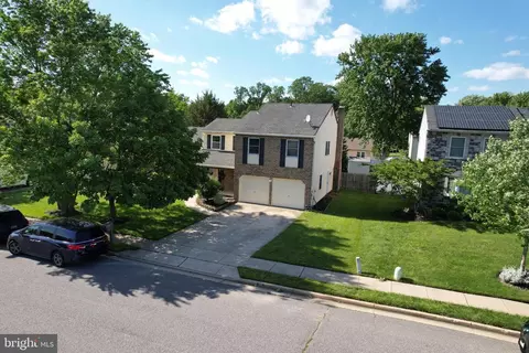 30 Lancelot La, Mount Laurel, NJ 08054