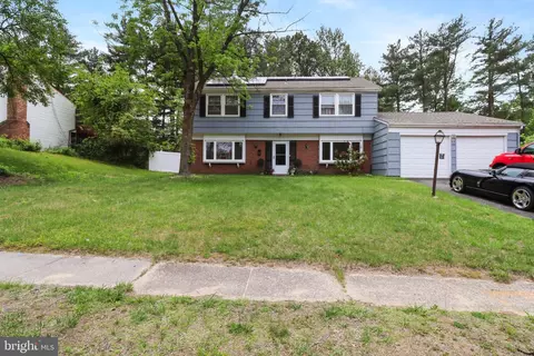 101 Tiffany Ln, Willingboro, NJ 08046