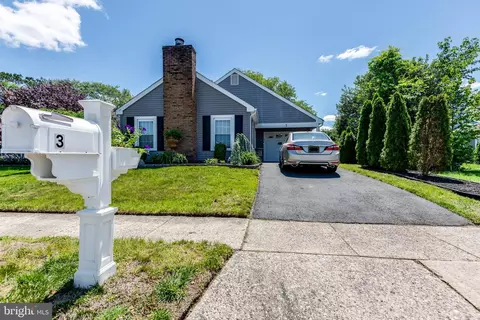 3 Canterbury Pl, Southampton, NJ 08088