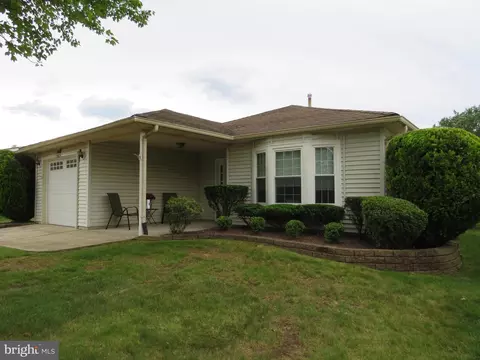 15 Meadowwood Ct, Columbus, NJ 08022