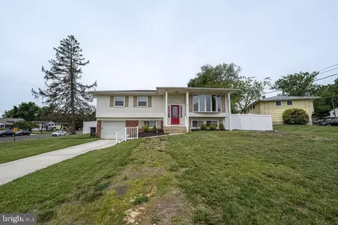 29 Holyoke Dr, Delran, NJ 08075