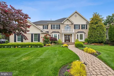 1 Brookwood Rd, Mount Laurel, NJ 08054