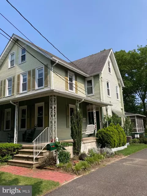 12 E Charles St, Palmyra, NJ 08065 photo 3