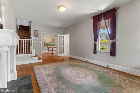 12 E Charles St, Palmyra, NJ 08065