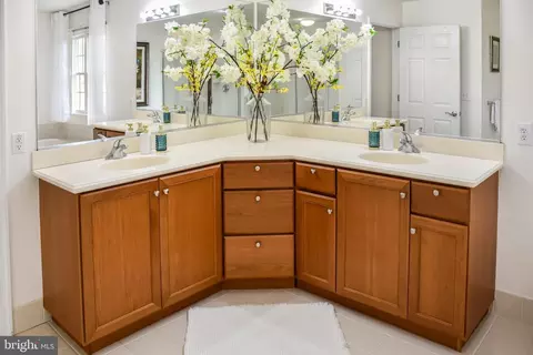 Bath - 12 Fieldcrest Dr, Columbus, NJ 08022 photo 1 of 3