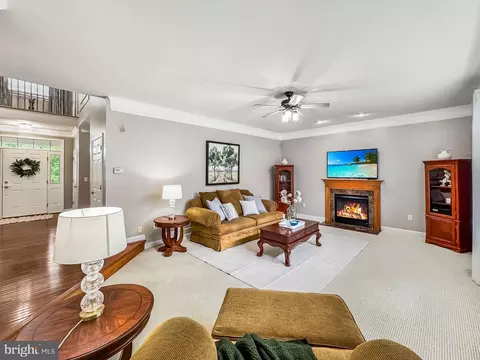 Living - 12 Fieldcrest Dr, Columbus, NJ 08022 photo 2 of 2