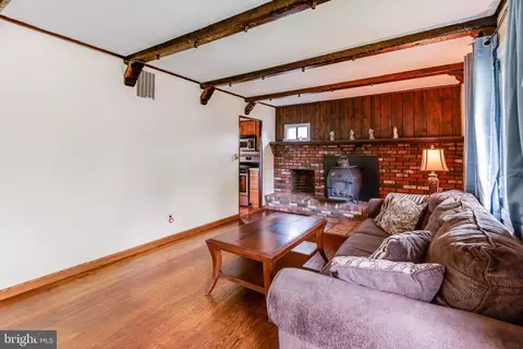 Living - 449 West Ave, Delanco, NJ 08075 photo 1 of 5