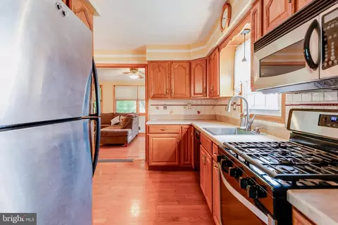 Entry Way - 449 West Ave, Delanco, NJ 08075 photo 1 of 1