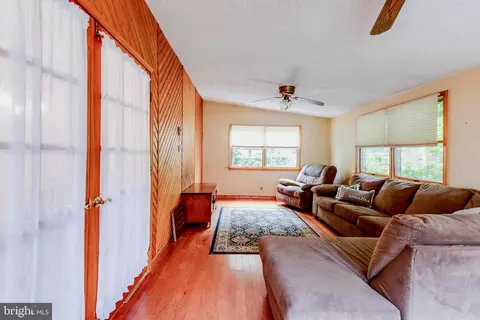 Living - 449 West Ave, Delanco, NJ 08075 photo 3 of 5
