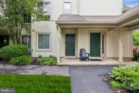 169 Woodlake Dr, Marlton, NJ 08053