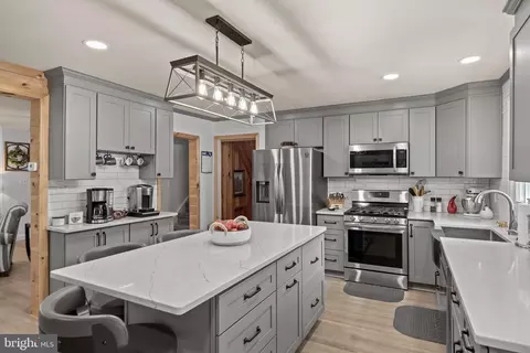 Kitchen - 306 Fenimore Ln, Delanco, NJ 08075 photo 5 of 7