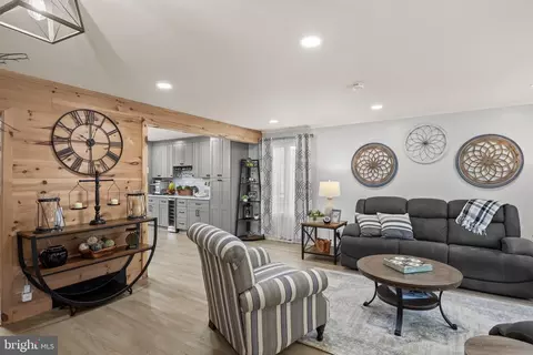 Entry Way - 306 Fenimore Ln, Delanco, NJ 08075 photo 1 of 3