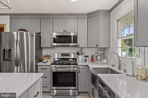 Kitchen - 306 Fenimore Ln, Delanco, NJ 08075 photo 6 of 7