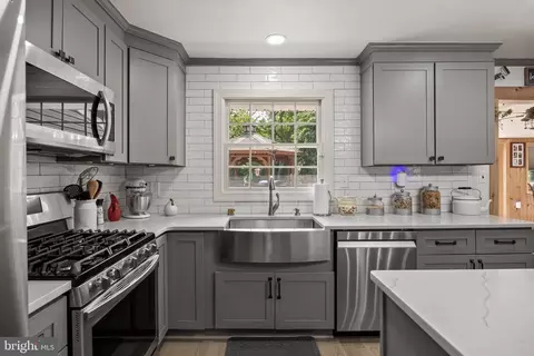 Kitchen - 306 Fenimore Ln, Delanco, NJ 08075 photo 3 of 7