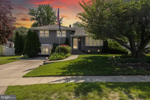 306 Fenimore Ln, Delanco, NJ 08075