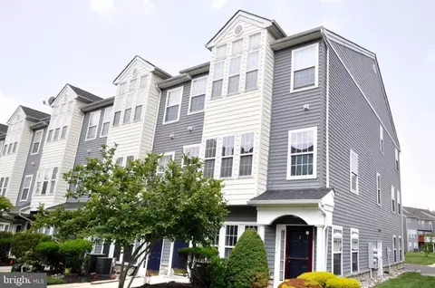 18 Swan Ct, Delanco, NJ 08075