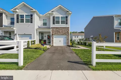 11 Peregrine Way, Burlington, NJ 08016