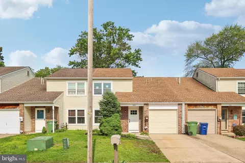 304 Foxwood Ln, Marlton, NJ 08053