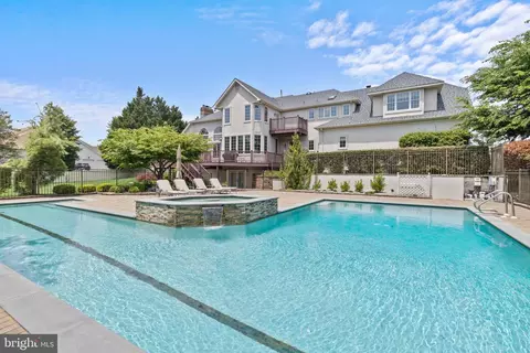 704 Brandywine Dr, Moorestown, NJ 08057