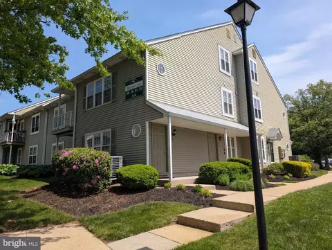 312 B Mitten La, Mount Laurel, NJ 08054