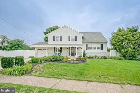 19 Montclair Dr, Delran, NJ 08075