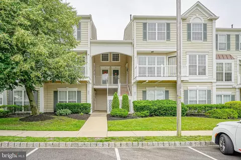 84 Foxglove Dr, Delran, NJ 08075