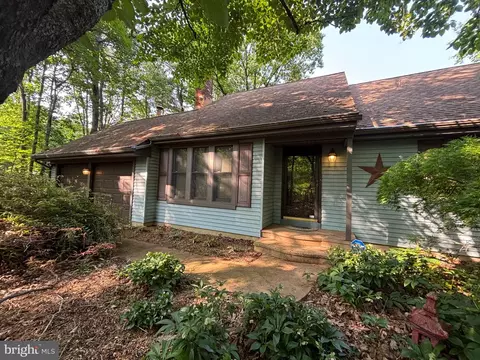 8 Vale Dr, Tabernacle, NJ 08088
