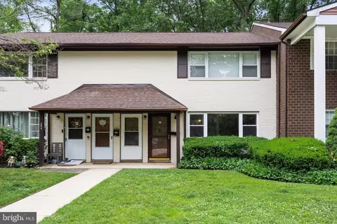 810 N Forklanding Rd #207, Maple Shade, NJ 08052