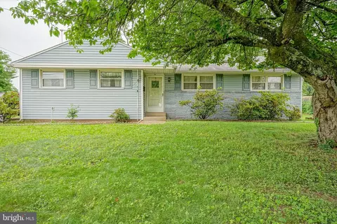 1103 Laurel Rd, Edgewater Park, NJ 08010