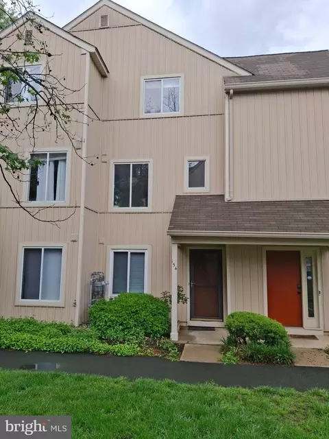 154 W Woodlake Dr, Marlton, NJ 08053