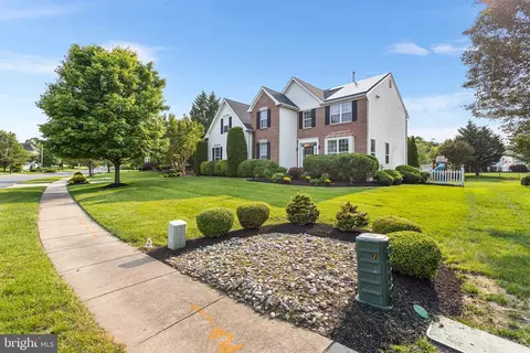 11 Bancroft Ln, Hainesport, NJ 08036