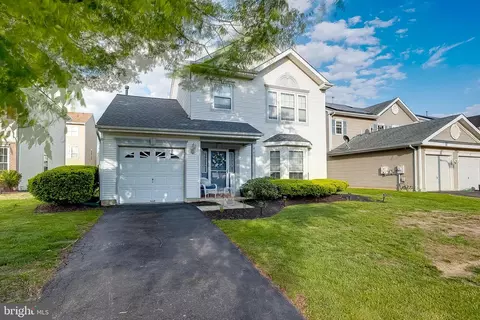 41 Arrowhead Dr, Burlington, NJ 08016