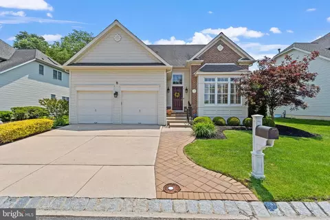 6 Easton Ln, Cinnaminson, NJ 08077