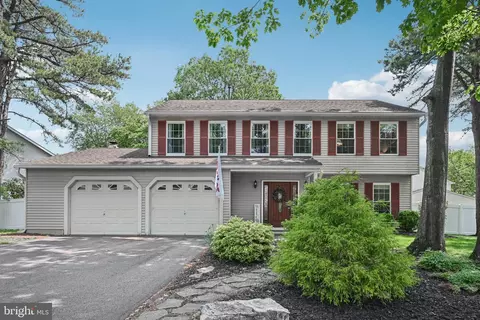 23 Masters Cir, Marlton, NJ 08053