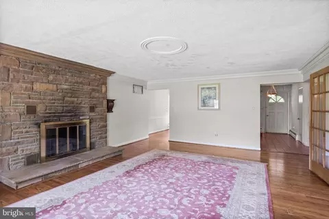 Living - 1101 Cherry Ln, Cinnaminson, NJ 08077 photo 4 of 9