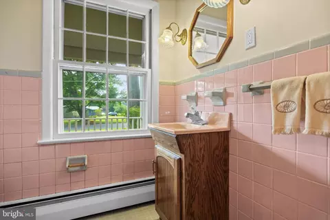 Bath - 1101 Cherry Ln, Cinnaminson, NJ 08077 photo 1 of 4